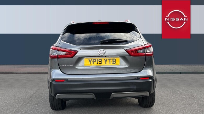 Nissan Qashqai 1.3 DiG-T N-Connecta 5dr [Glass Roof Pack] Petrol Hatchback